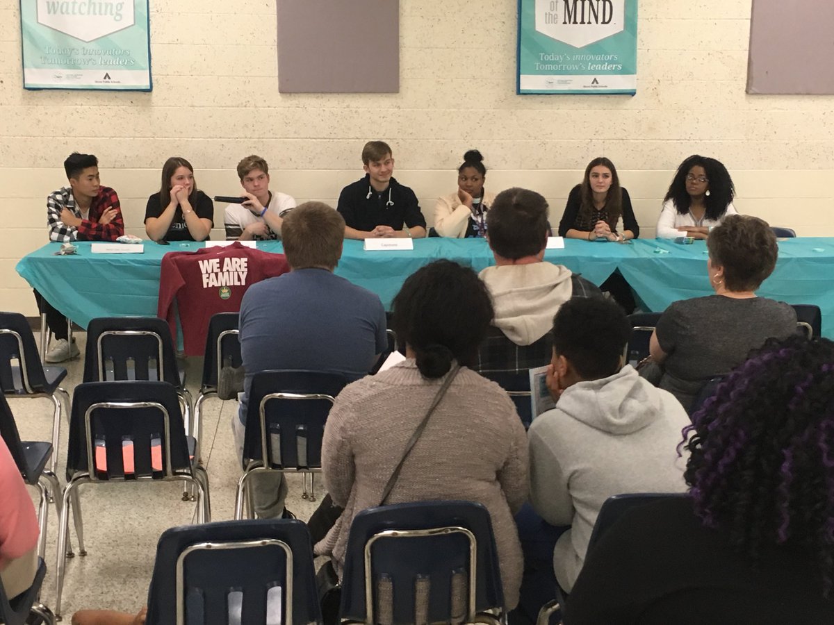 NIHFHS's tweet photo. Our Learner Voices panel answered questions from prospective learners and their families at our Showcase! #STEM22 @akronschools https://t.co/gM73OX4Wry