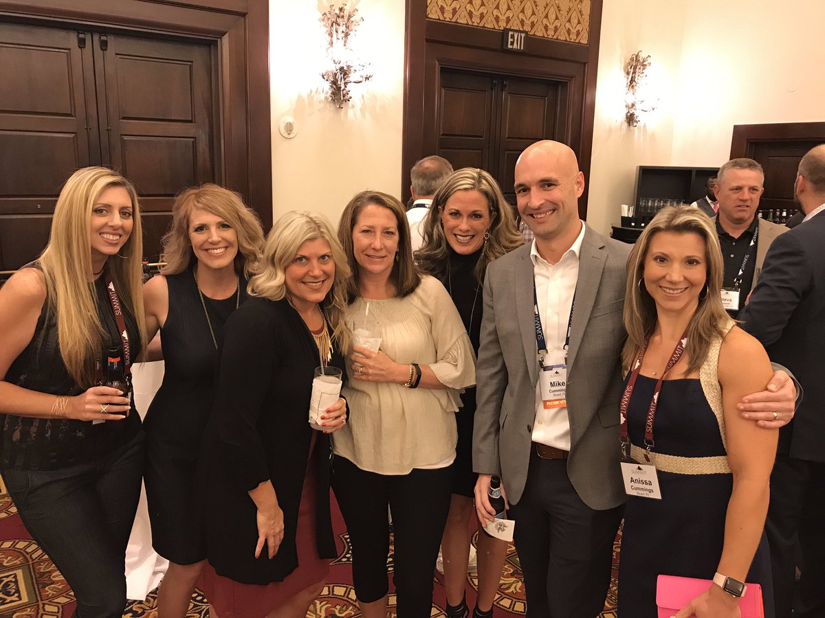 SummitFnNetwrks's tweet photo. More photos from last night #2017Connect https://t.co/R2edpQ0VW7