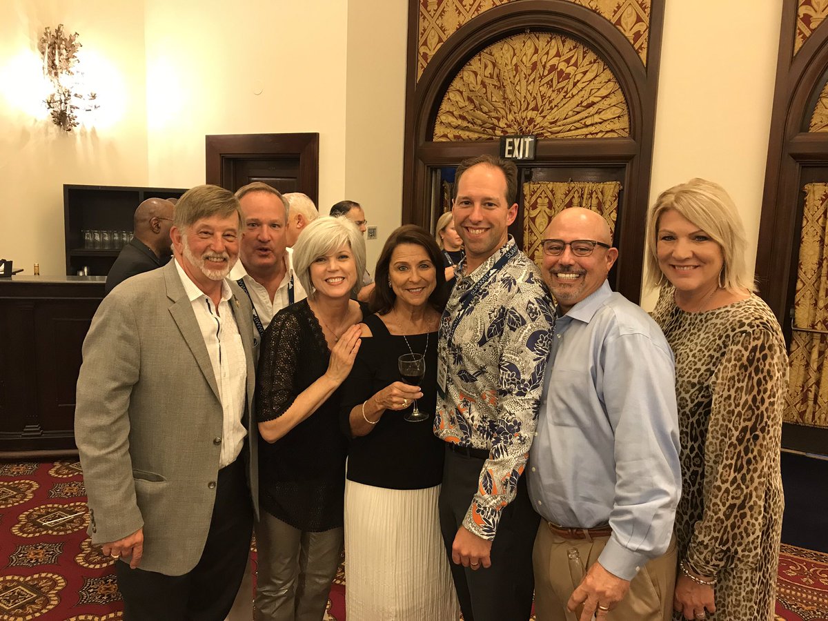 SummitFnNetwrks's tweet photo. More photos from last night #2017Connect https://t.co/R2edpQ0VW7