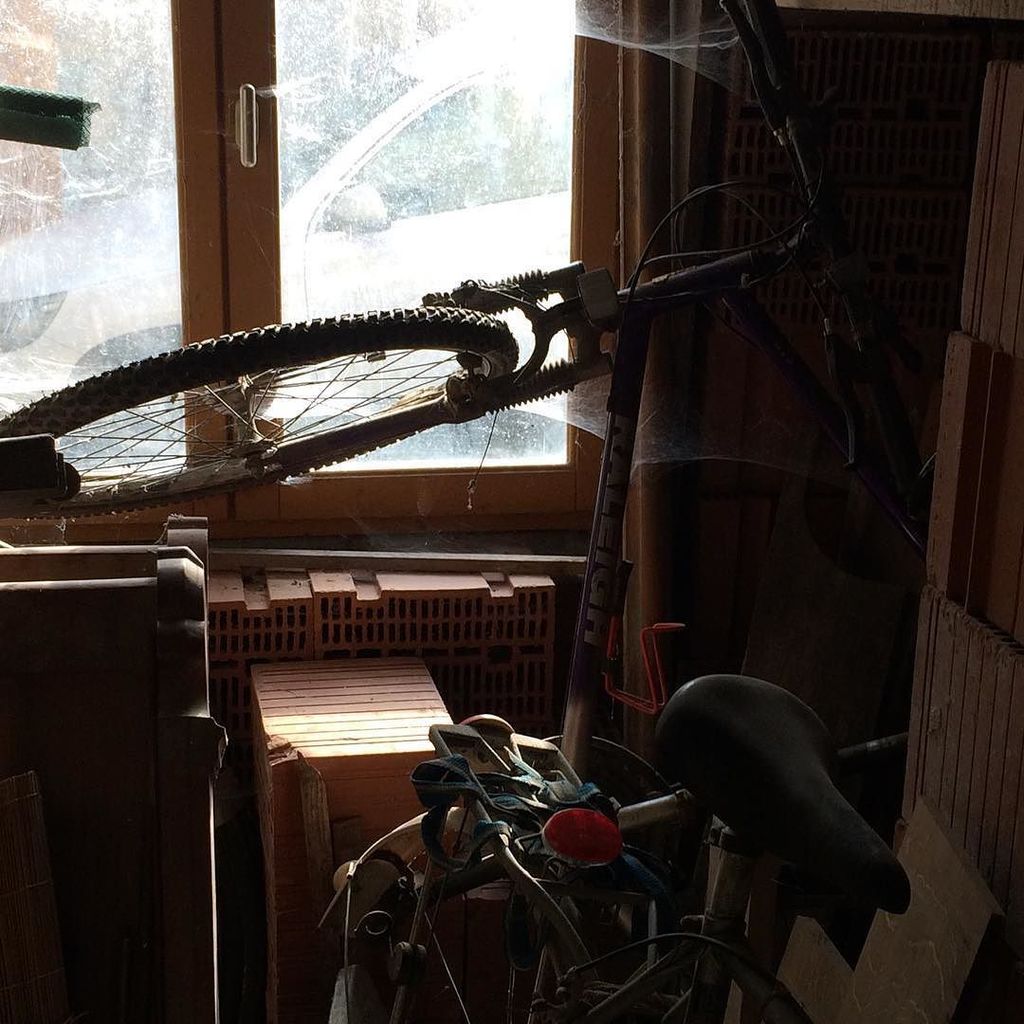 ebtbireland's tweet photo. Just found my old Raleigh Activator hidden away in the corner of my Folks’ garage...ahhh #memories❤ #joyofcycling … https://t.co/PrcTA3bsyB https://t.co/9lBS4Mw1Xo