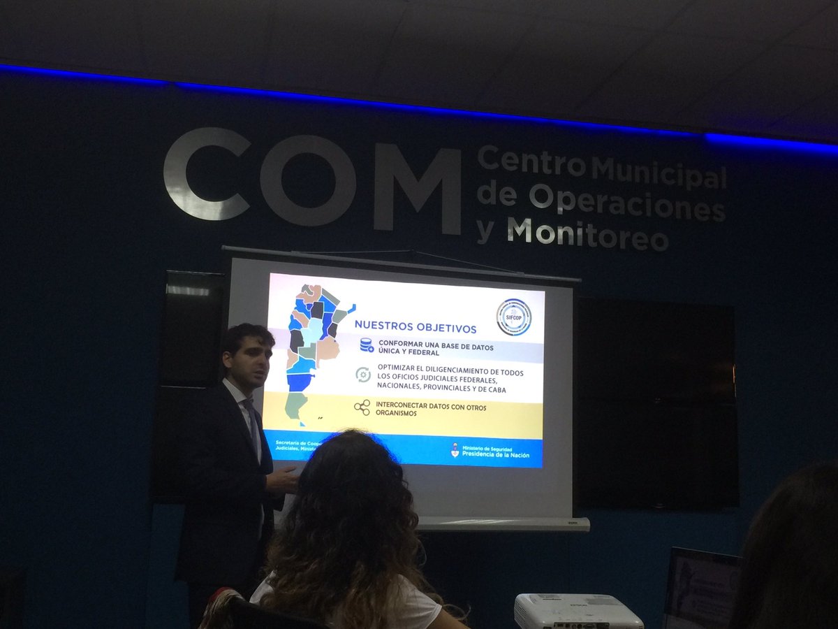 AnduezaSergio's tweet photo. #Ahora Supervisores del @COMMGP se capacitan con Funcionarios del @MinSeg en el sistema #SIFCOP al cual tendremos acceso desde el COM https://t.co/f0dpUPNYbQ