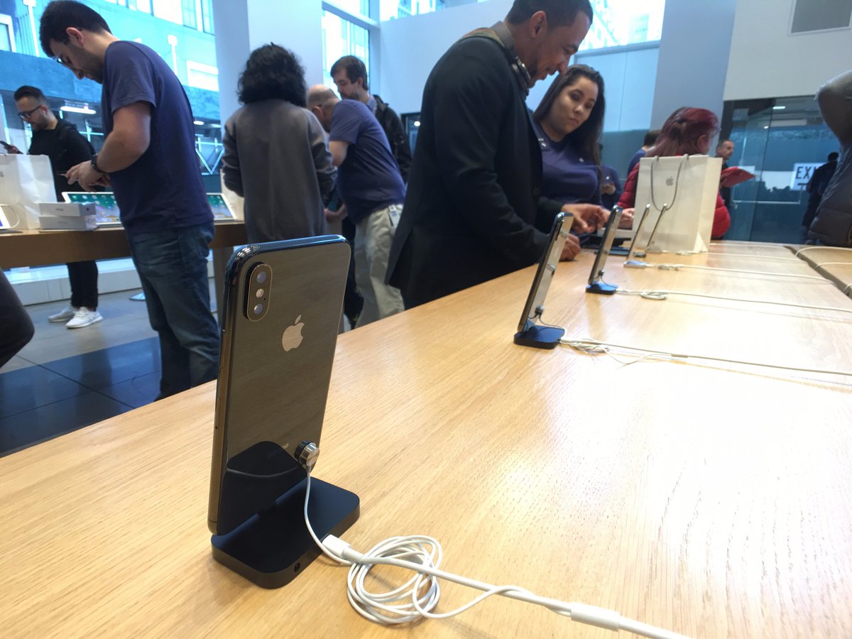 uav4africa's tweet photo. mashabletech: The iPhone X is on full display 🍎 #iPhoneXMashable https://t.co/etJ6THsomD #tech