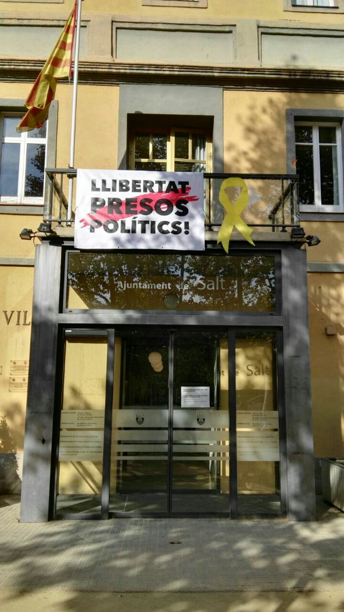 PobleLliure_NOr's tweet photo. L'Ajuntament de #Salt reclama la #LlibertatPresosPolítics! @ViladeSalt https://t.co/LbX6B8o6F5