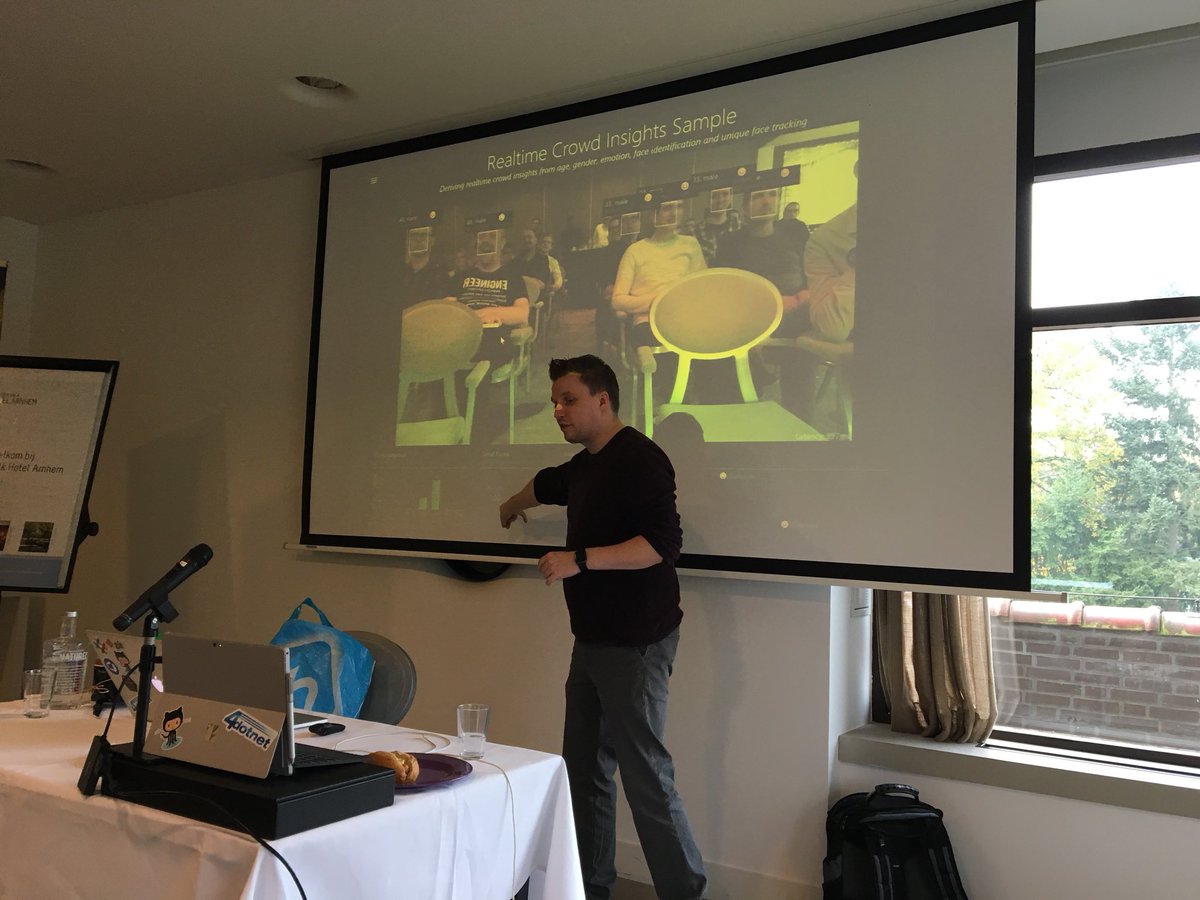 bendegens's tweet photo. Realtime crowd insights! Kijk ze blij zijn die ‘oude’ mannen! #QNHDevDays @qnh_nl - Lekker bezig @jfversluis  😁 https://t.co/lebsp9y3WE