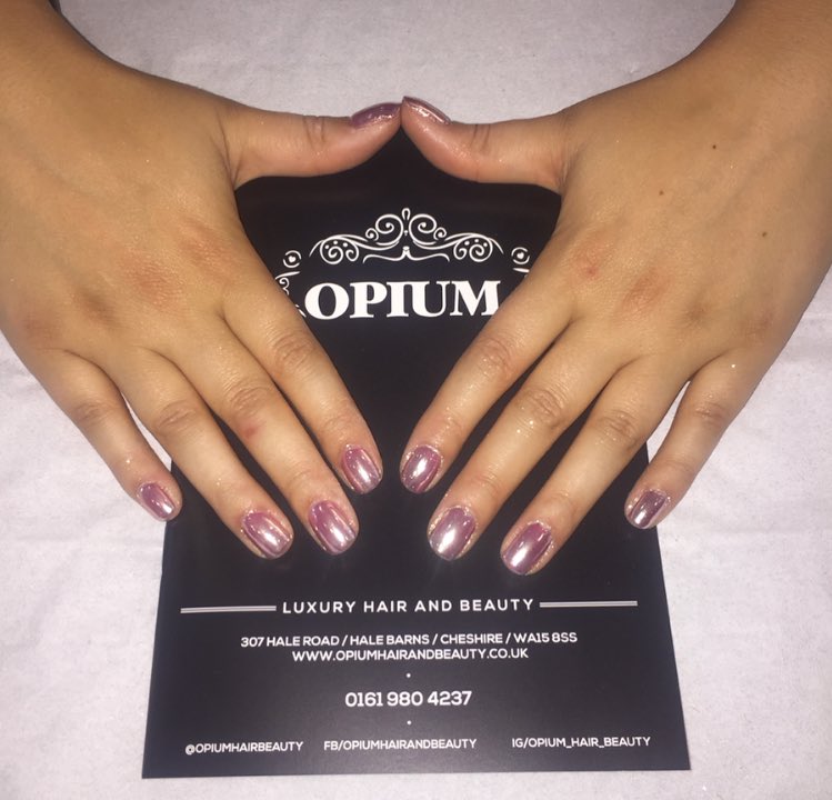 OpiumHairBeauty's tweet photo. Nails by Dionne✨ #chromenails #cheshirenails #weekendready #rosegold  #ampika #manicure #opiumhairandbeauty #beauty @AmpikaPickston1 https://t.co/Cc4TOpiIJg