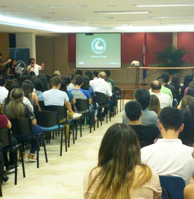 La etnogastrónoma Graciela Martínez, autora de #Poytava, ayer en la @ucpy durante el Foro «La gastronomía como atractivo turístico» 👏👏