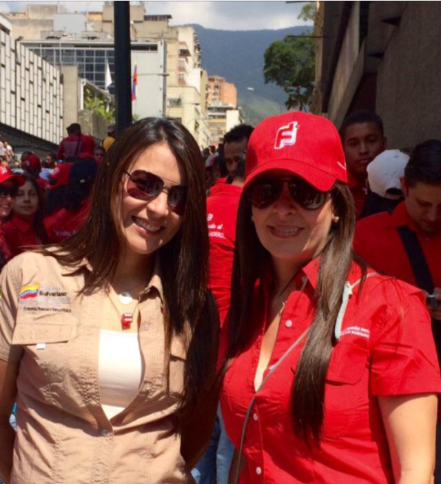 juanchito200000's tweet photo. Recuerdan a este par de desgraciadas?? https://t.co/RWBEAaPBry