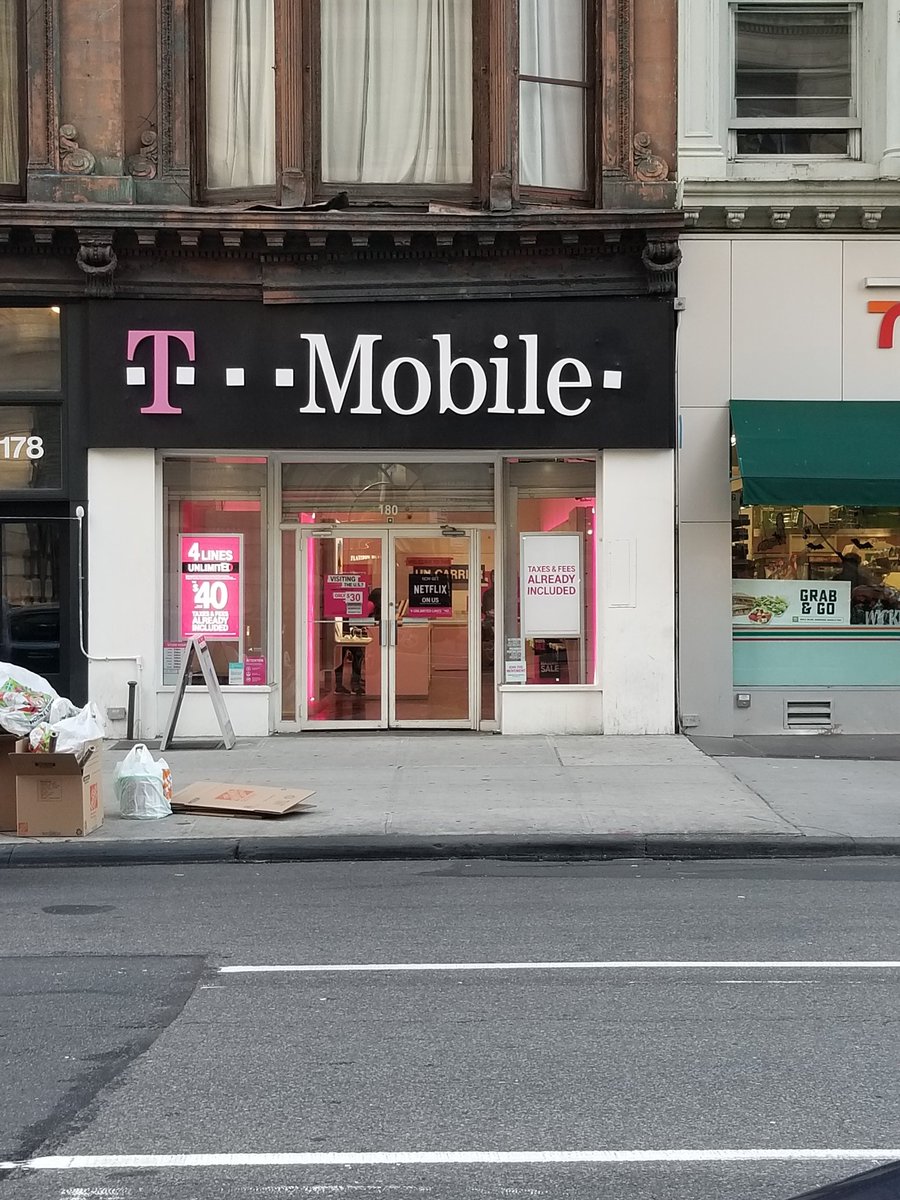Sprint4NYNJ's tweet photo. When you have the iPhone X but the guys across the street don't...
@sprint #apple #iphonex #xmarksthespot https://t.co/LwqbKGMOi7
