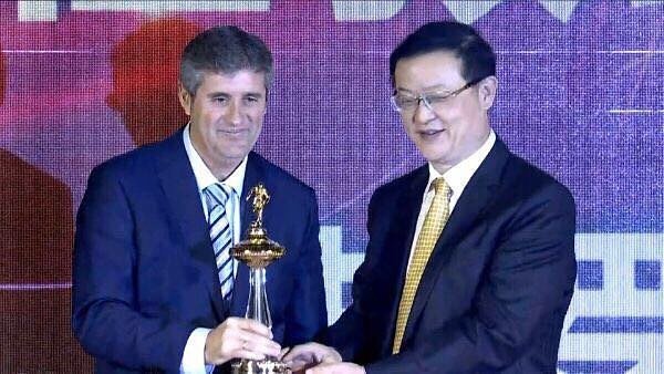 El entrenador español <a href="/lopezcaro63/">lopez Caro</a>, nombrado mejor técnico de la #ChinaLeagueOne. Su ascenso con el #DalianYifang le avala