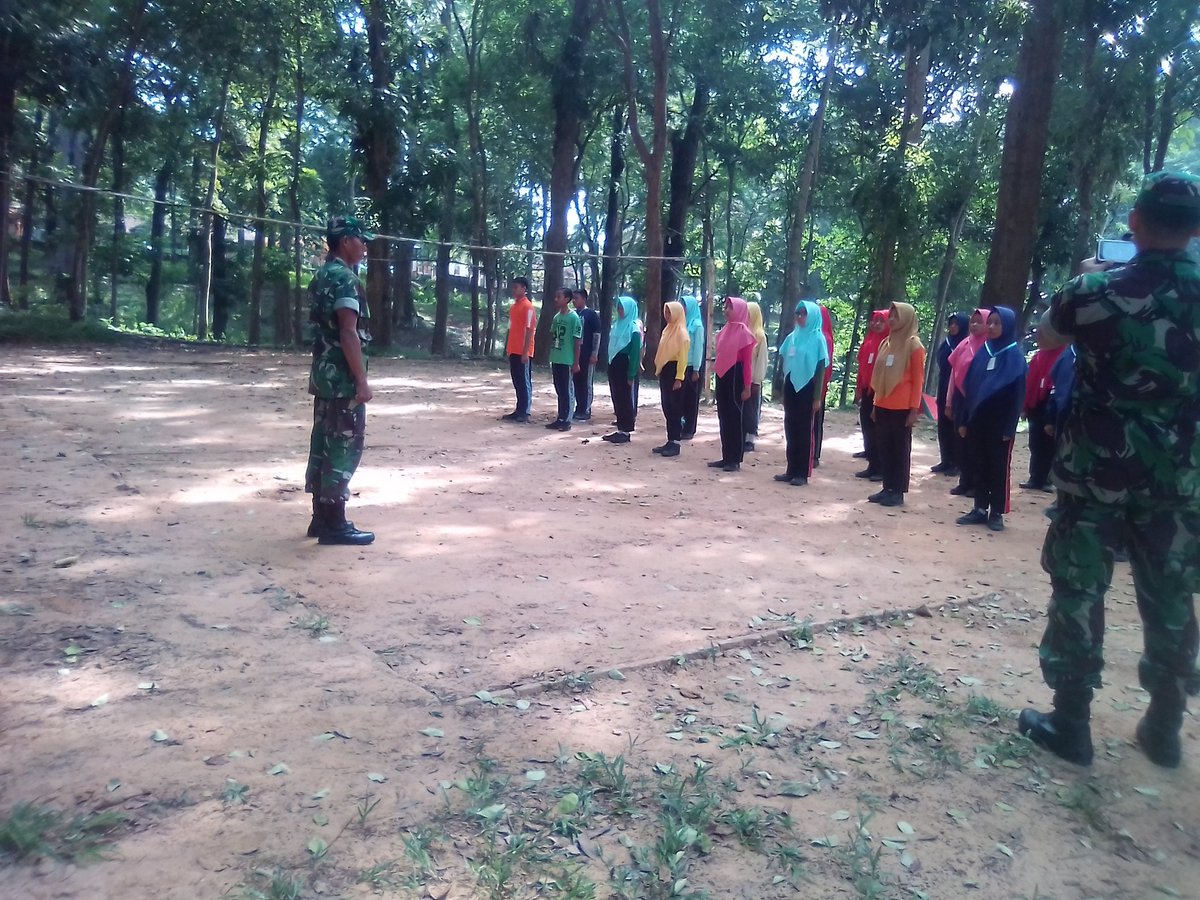 smkn2blora's tweet photo. Pembinaan Wawasan Kebangsaan kpd Osis SMK N 2 BLORA dalam mengahdapi ancaman radikalisme yg begitu keras.. 
Remaja is the best leader.. 👍 https://t.co/BDpFDJSvGv