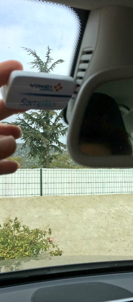 MesAvisdeTests's tweet photo. Installation du #TelepeageSampleo @sampleo @VINCIAutoroutes , mon nouveau compagnon de voyage 😎 https://t.co/vFsna2OODQ