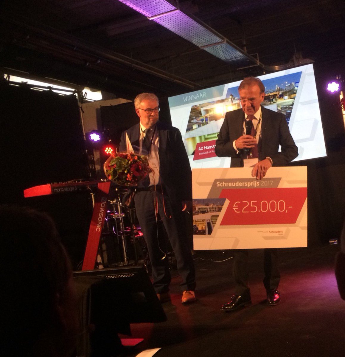 RWS_ZN's tweet photo. #A2-tunnel Maastricht wint #Schreudersprijs 2017! DE prijs voor ondergrondse bouwprojecten. #trots @cobtweet https://t.co/QdEUCyRFn3