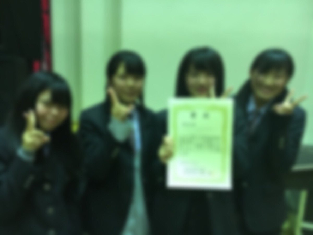 yoake_akubi's tweet photo. たいこばんお疲れ様でした！！
まさかまさかの奨励賞でよあけ一同震えております...！最近悪夢に悩まされていたGt.Voですが、｢今日はいい夢が見れそうだ｣と言ってました。黎明のみんな応援とあくびポーズありがとうございました、、！ https://t.co/V85hJcbg1m