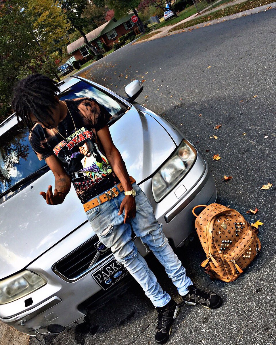 Darius__OG's tweet photo. PlayBoiDarius🐐✨💎🎒💰🗣‼️ #D2Bitch🐐🗣 #FlyHighLilE👼🏾 https://t.co/rEtsBSk7Va