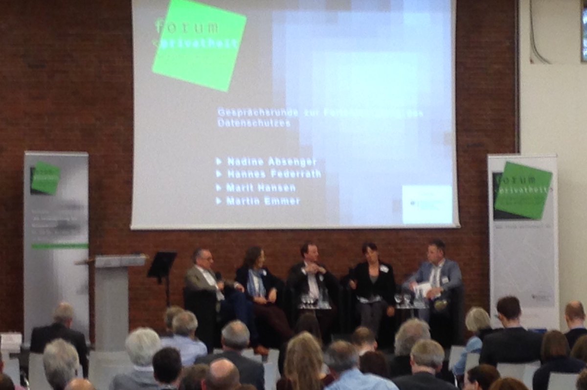 DS_Stiftung's tweet photo. "Techniker, Juristen und Journalisten sollten bei #Datenschutz-Vermittlung zusammenarbeiten !"
fordert Prof. Federrath beim #ForumPrivatheit https://t.co/3sQSSryl6c
