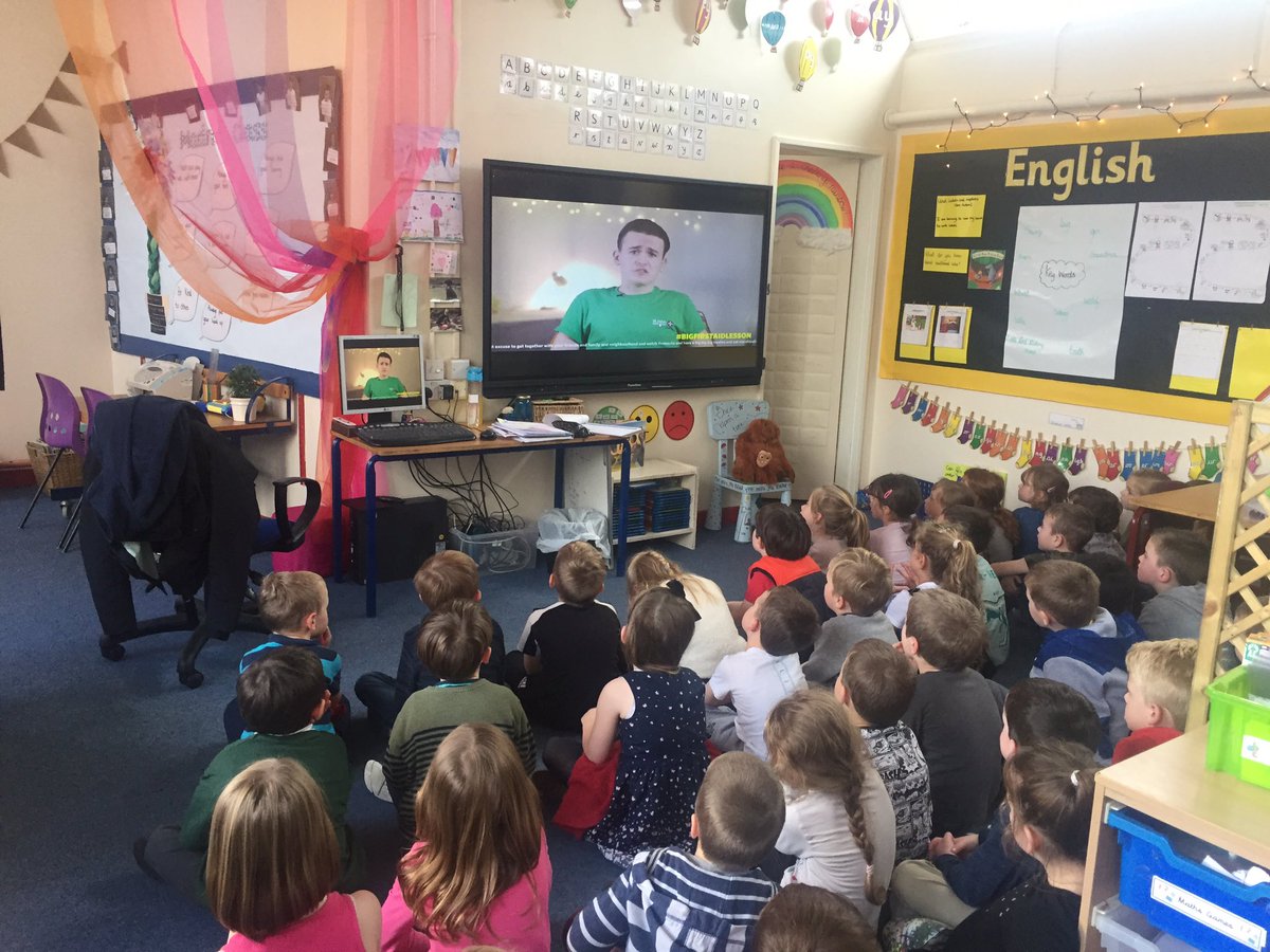 EllesmerePS's tweet photo. Year 1 children are taking part in #thebigfirstaidlesson and learning about how to stay safe on bonfire night #safety https://t.co/LKpvgMR54x