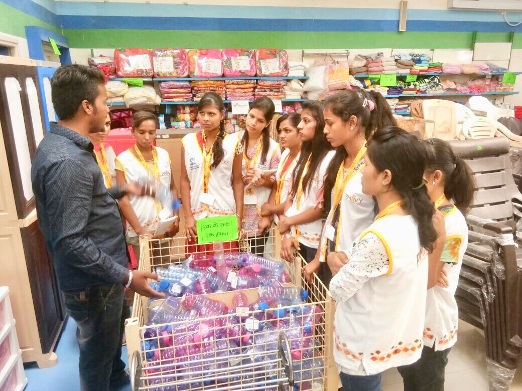 SkillsRoot's tweet photo. Skills Root-Nagda #PMKVY Candidates visited ITC Chaupal Store @dpradhanbjp @AnantkumarH @RajeshAgrawal94 @nsdcindia @rascitweet @MaP_Skills https://t.co/k9DEBthMwV