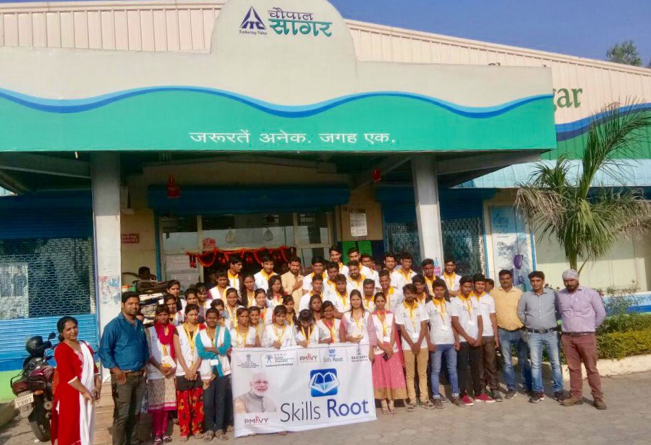 SkillsRoot's tweet photo. Skills Root-Nagda #PMKVY Candidates visited ITC Chaupal Store @dpradhanbjp @AnantkumarH @RajeshAgrawal94 @nsdcindia @rascitweet @MaP_Skills https://t.co/k9DEBthMwV
