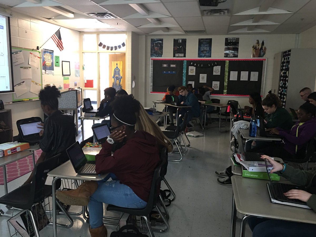 mrs_olivarez's tweet photo. Yay for Cornell Notes in Bb! #EmPowerFCHS #ObserveMe https://t.co/URb8MJomTT
