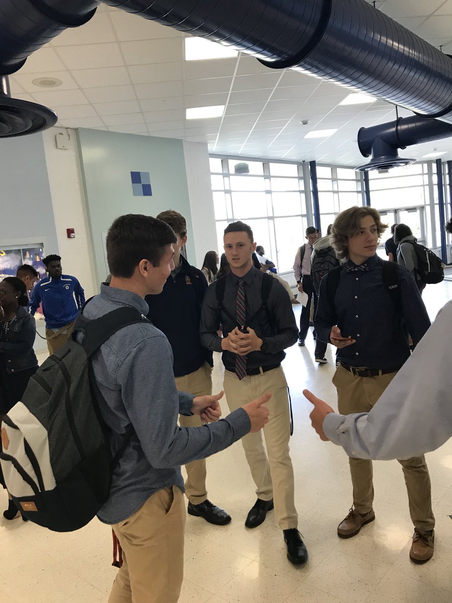 TheRamPageHHS's tweet photo. Student athletes are getting ready to head to the Hall of Fams Lunch on November 3rd, 2017 https://t.co/rkjleeggPR