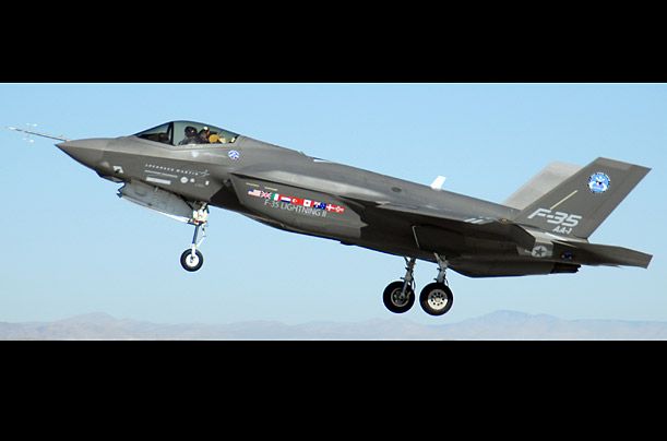 warplanefeed's tweet photo. The F-35 is a stealth multi-role fighter currently under going testing and final development by the USAF https://t.co/eLKGpbk66M