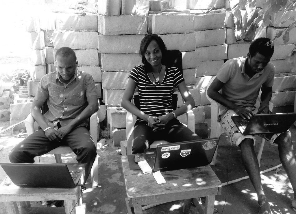 Honorable_Nath's tweet photo. La #mini_Conference sur #OpenStreetMap pour clôturer le https://t.co/Y5wLWbeTZA du @ProjetEOF se prépare ici, à #Kayes #Mali
#Map4Ml #OIF https://t.co/5hg2D4QCzZ