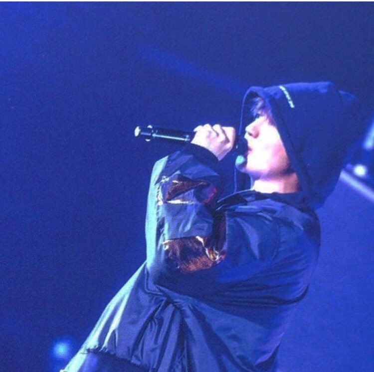 まこやん در توییتر にっしーがfantastic Overで着てるこのアウターどこのか知ってる人いますか やっぱりこれは衣装なんかなぁ 西島隆弘 にっしー Fantasticover a 衣装 アウター Ma 1 ブルゾン フード付きma 1 T Co I1fkzsiwdd