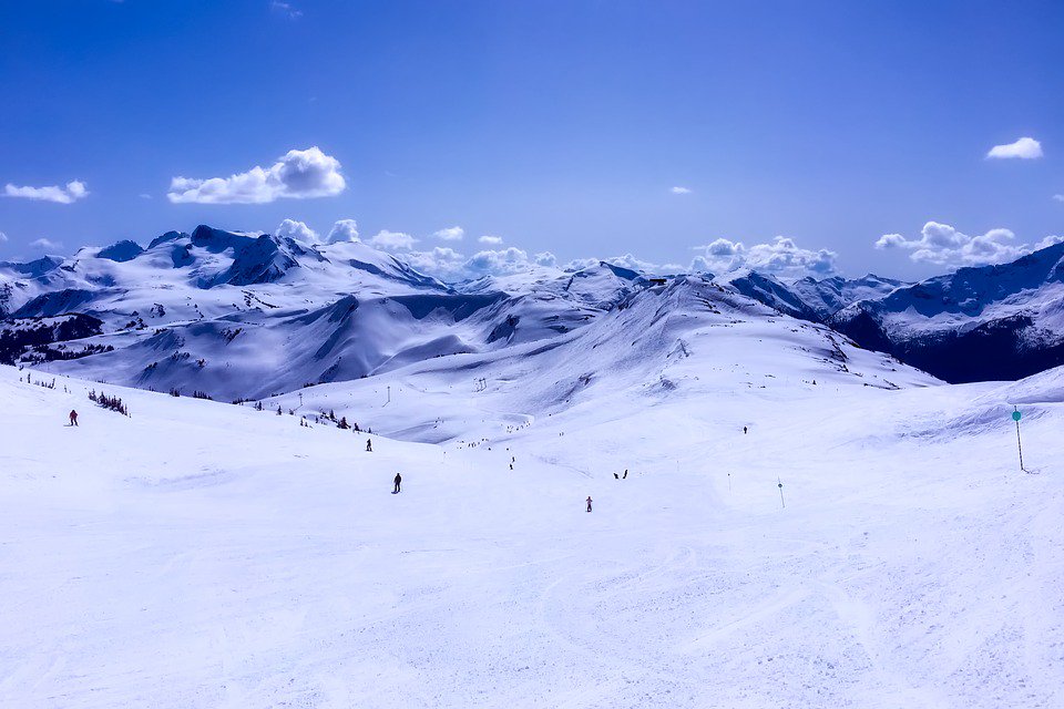 SaamiSnow's tweet photo. Heading out to the slopes before Christmas? Check out our early season #skiing tips: https://t.co/CUWyrdFOSa https://t.co/U7CfeHCIAR