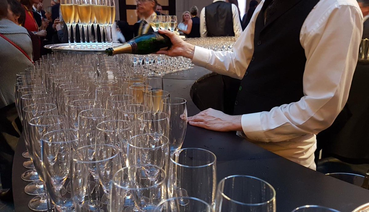 MDriessen_EY's tweet photo. Some snaps of the wonderful networking events we've hosted at @Tate Britain's The EY Exhibition: Impressionists in London this week #EYTate https://t.co/lKvYq7k0Il