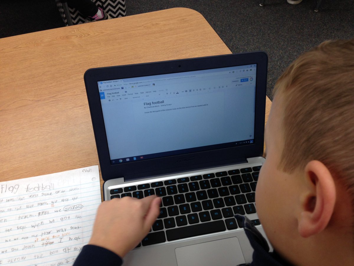 DawnWare8's tweet photo. Students working on all steps of the writing process....#statusoftheclass https://t.co/GyhEdkxkSE