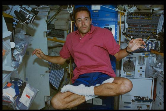 ESA_fr's tweet photo. #Encejour en 1994, lancement d'Atlantis #STS66 avec @astro_JFrancois à son bord (via @ESA_History) https://t.co/eRODWTmYGb