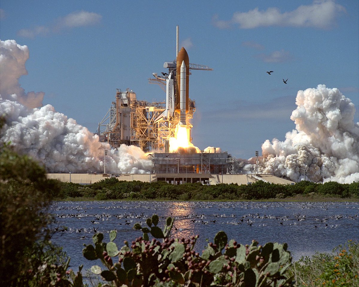 ESA_fr's tweet photo. #Encejour en 1994, lancement d'Atlantis #STS66 avec @astro_JFrancois à son bord (via @ESA_History) https://t.co/eRODWTmYGb