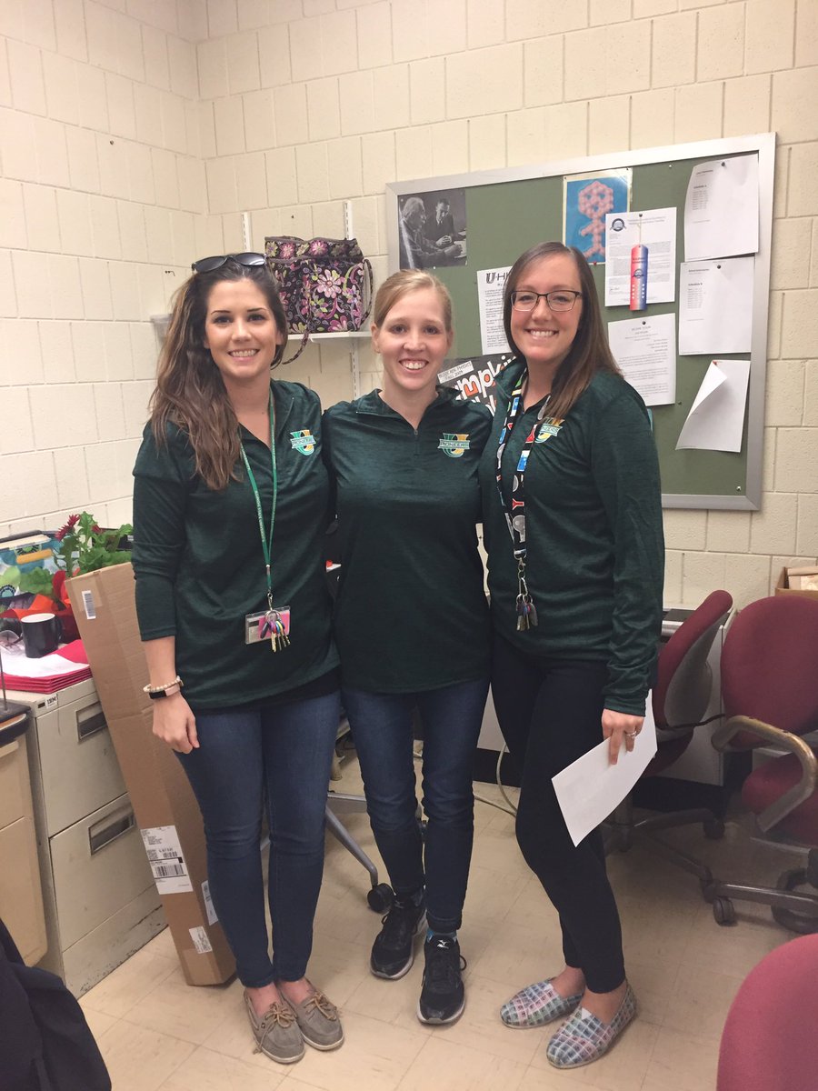 emsandy's tweet photo. Lady science teachers matching today 👩🏻‍🔬👩🏻‍🏫 @uhighisu @SolbergChem @Maggy68006894 https://t.co/zlTmxXGHV2