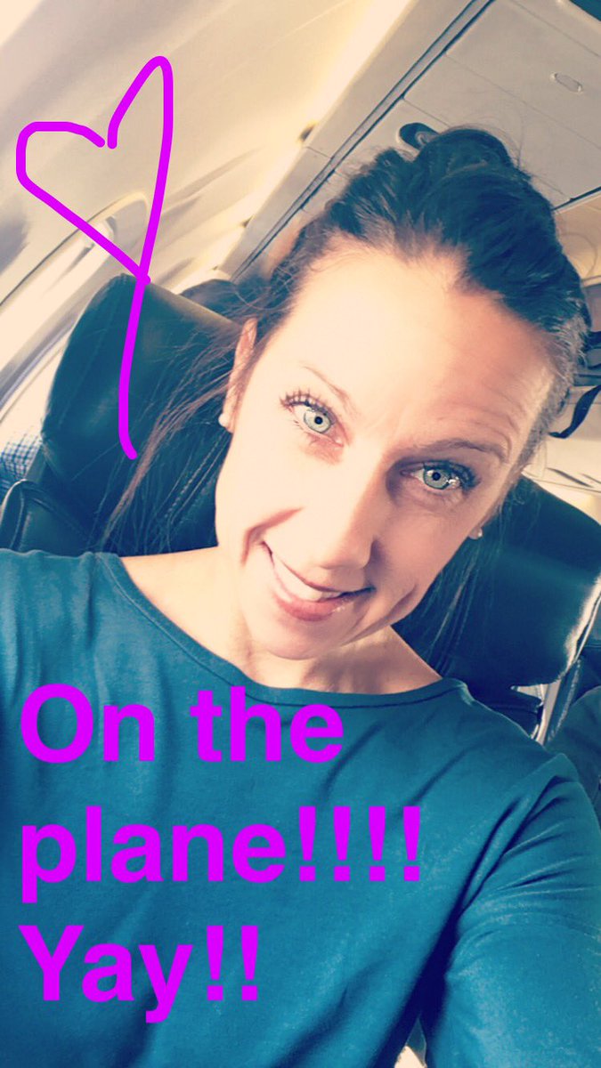 alwaysdreambig's tweet photo. Iβm on a plane!!! Yay I may make it!Thank you @AmericanAir ...
Home on a Friday!! #hopeful #flying #shortdelay https://t.co/YMGxGzcKck