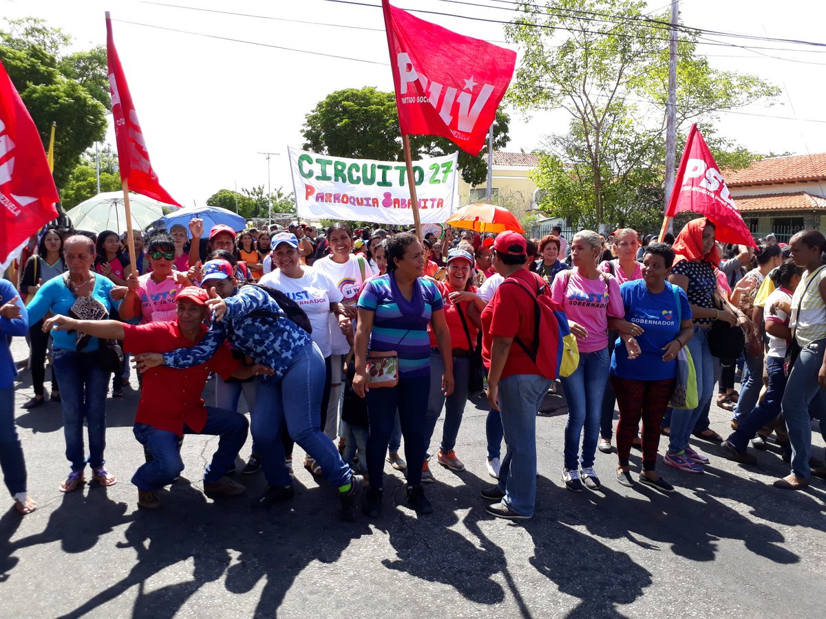 comandosergioh's tweet photo. #Ahora #03Nov nuestro pueblo lleno de Amor Patrio hoy presente juntos somos Revolución #HeresEsRevolucion https://t.co/ZSoKJeN5oP