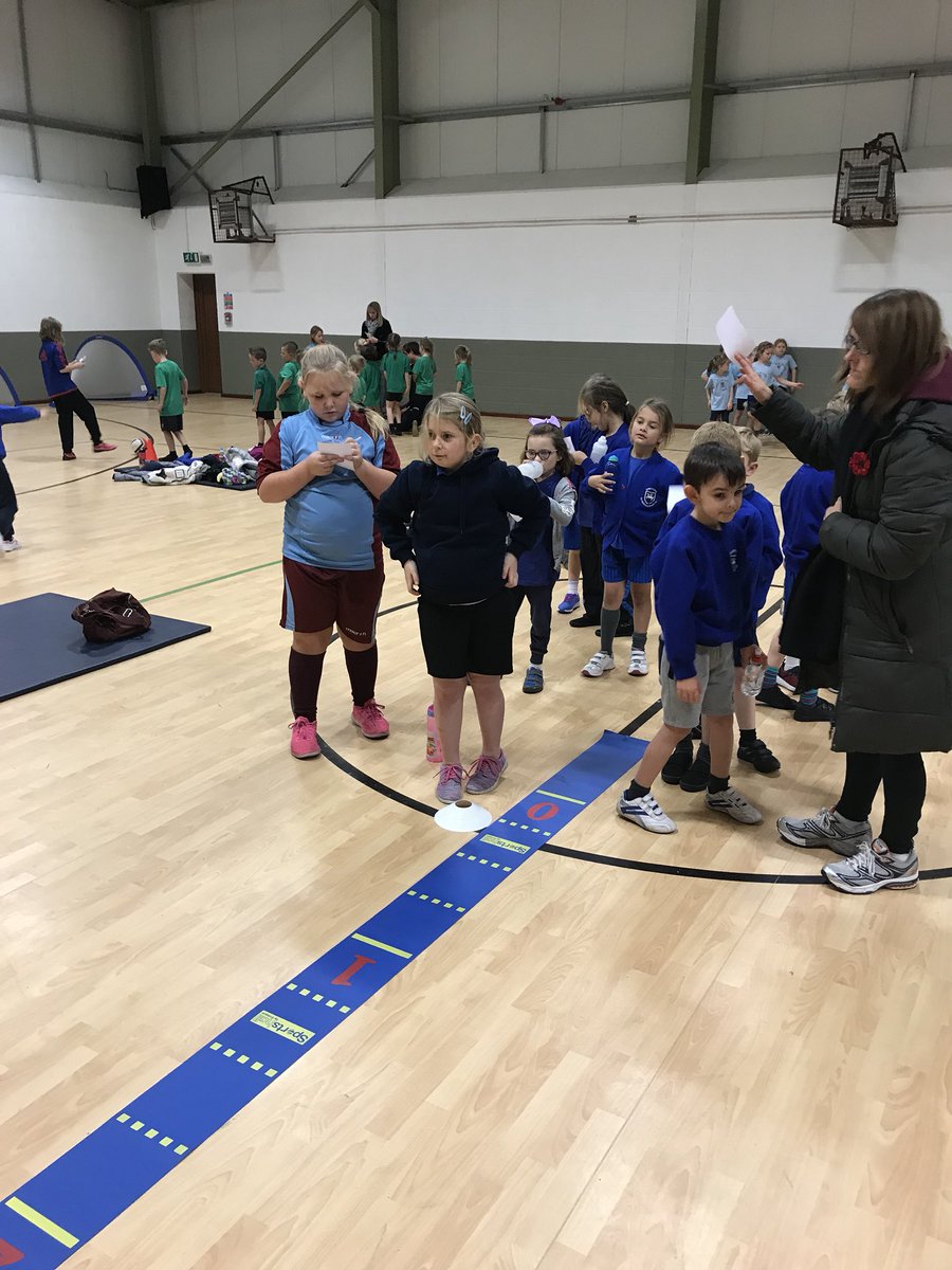 fionamcox's tweet photo. Multi skilling!!#winchelsea1 #CGSoutreach https://t.co/PMKyRaoghl