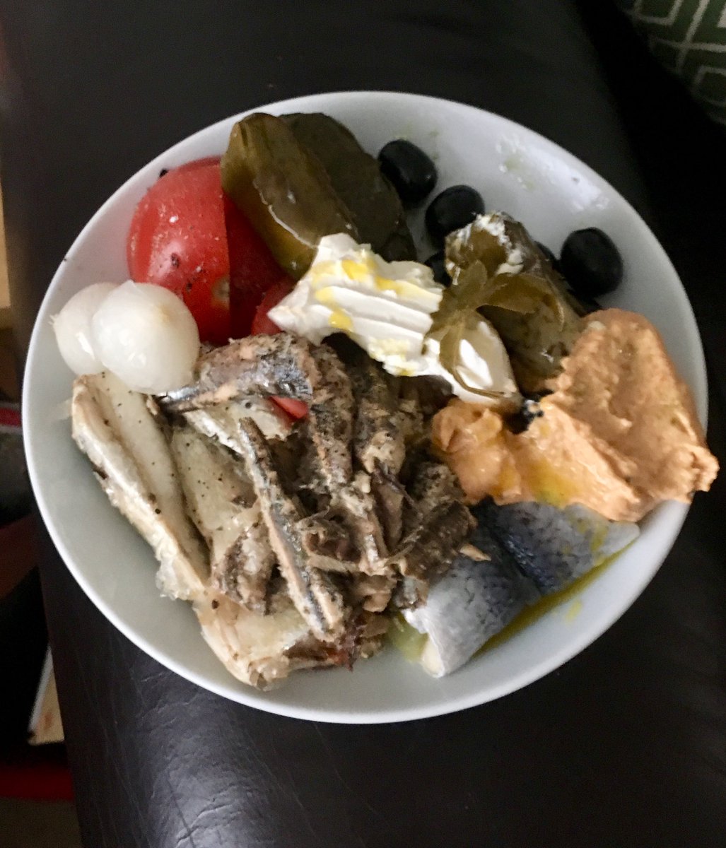 foolishgalatian's tweet photo. Now that’s what I call lunch… #vineleaves #hummus #anchovies #rollmop #tomatoes #sardines #pickledonions #cheese https://t.co/kONbBzBVaN