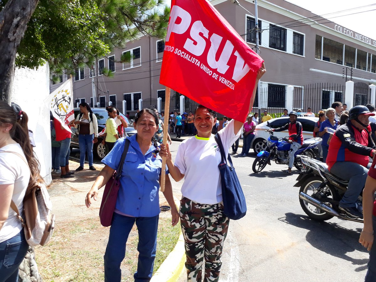 comandosergioh's tweet photo. #Ahora #03Nov nuestro pueblo lleno de Amor Patrio hoy presente juntos somos Revolución #HeresEsRevolucion https://t.co/ZSoKJeN5oP