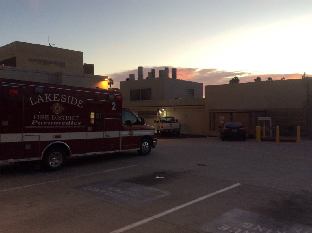 LakesideFire's tweet image. Busy night in the LKS; but, rewarded with this beautiful sunrise this morning! #BestJobInTheWorld #Engine2 #Medic2 #LakesideFire