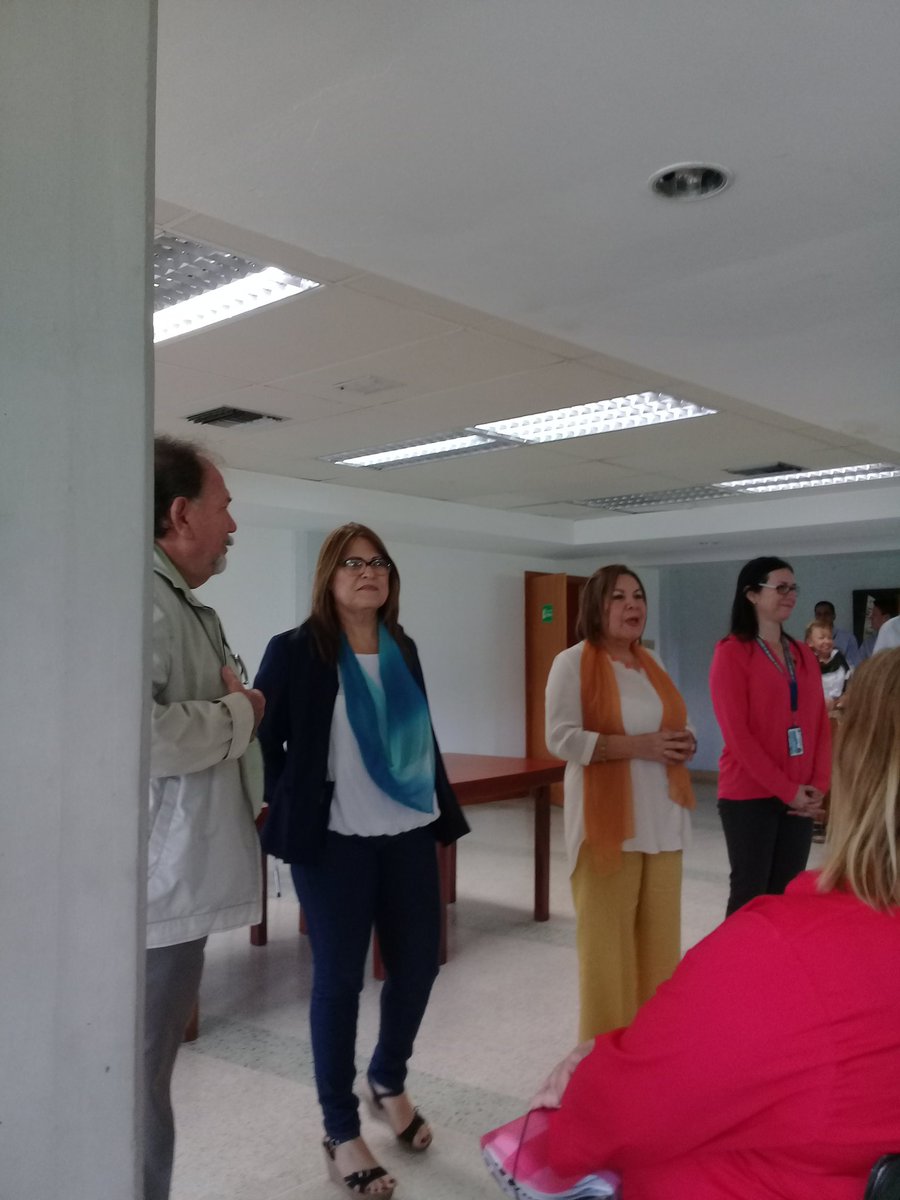 Engelbertgonzal's tweet photo. Acto interno @FaCE_UC entrega de credencial provisional como docentes extra-ordinarios. Concurso Oposicion 2016-17 https://t.co/lj7cOjWjtU