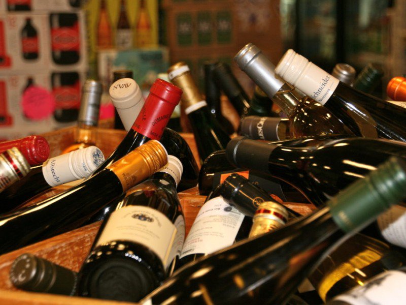hiddenboston's tweet photo. Head to the #BargainBin Sale Saturday &amp; Sunday at @BinEndsWine in #Braintree &amp; #Needham! #Save50plus10 https://t.co/Cd0lZqK3hL
#promo https://t.co/alcIqSGtvt