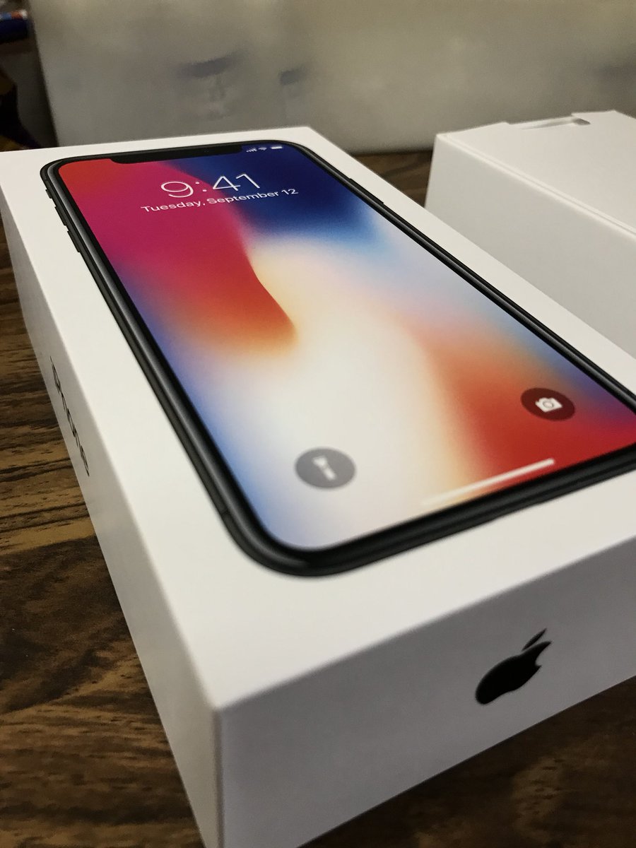 BernalManny's tweet photo. Got my #iphonex #iphone #applefan #tech #iphoneXlaunch #iphonefanboy #iphonepreorder #ups https://t.co/cg1zymvFIk