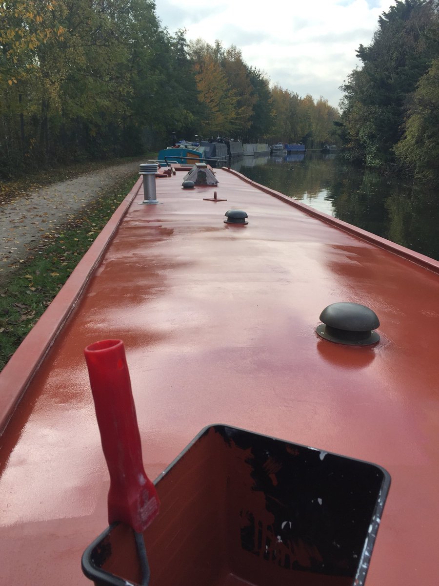 BrushandTiller's tweet photo. Who’d a thought we’d be painting in glorious sunshine in November! A fresh Raddle roof for NBWren on the GU Paddington Arm https://t.co/hCIJd9VqCE
