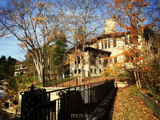 QuinnEvansQE's tweet photo. Beautiful Fall colors at the Henry Ford Estate! <3 #QEArch https://t.co/g9Lal9zycq