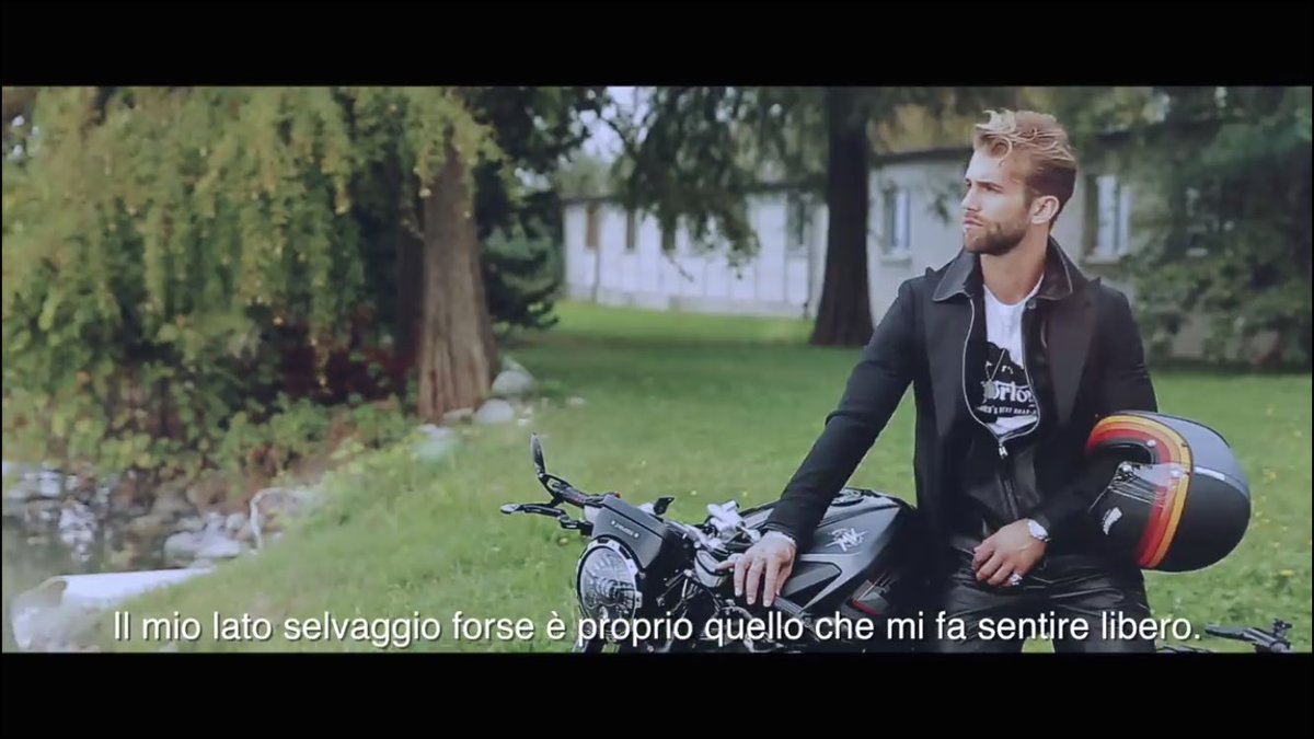 André Hamann per Gentleman novembre. Ecco in anteprima il backstage. 
 #trussardiparfums #trussardiriflesso  facebook.com/classlife.it/v…