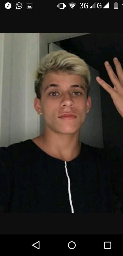 AvizMichelle's tweet photo. Sabe aquela pessoa que trata as pessoas bem mesmo aquelas  que não gosta dele sabe ele é umilde ele é carinhoso amo ele e essa pessoa ai https://t.co/U1Nu2L1lnH