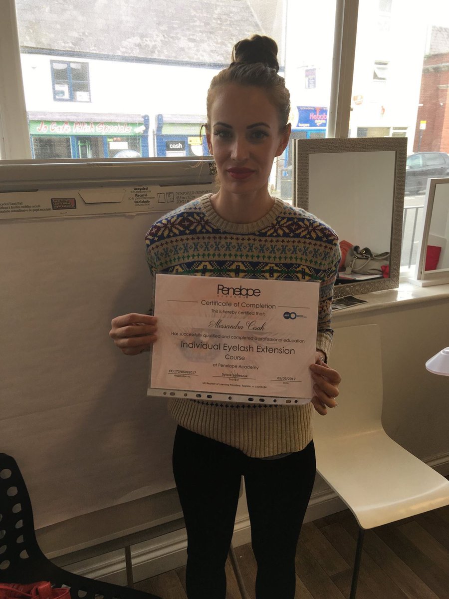 PenelopeSchool's tweet photo. 1:1 lash extension course. 
£199.00 
If you want to buy the kit it is £56.00 and they can be purchased on the day. 
#PenelopeAcademy #lashes https://t.co/fcj1TfQtnT