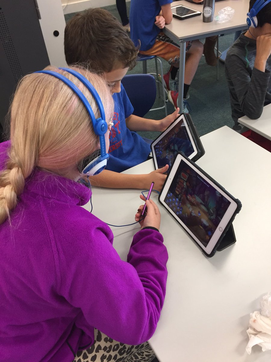 SarahTheMaker's tweet image. Serious pizza making 🍕 @ZoombinisGame @EdGE_at_TERC @sfds #pizzapass #computationalthinking #problemdecomposition #algorithmdesign