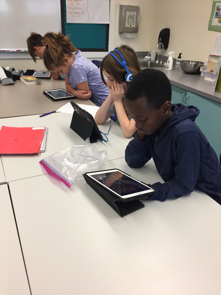 SarahTheMaker's tweet image. Serious pizza making 🍕 @ZoombinisGame @EdGE_at_TERC @sfds #pizzapass #computationalthinking #problemdecomposition #algorithmdesign