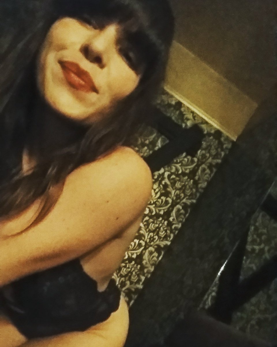 Veronica_LAmour's tweet photo. Happy #FemDomFriday, pets. How have you paid #tribute 2 your local #goddess this week? #Service comes in many forms...@DirkHooper @Oostwalum https://t.co/FSOcxaKMaW